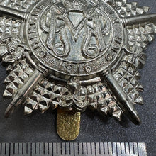 Load image into Gallery viewer, Guards Machine Gun Batallion - British Army Cap Badge
