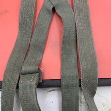 Lade das Bild in den Galerie-Viewer, British Army WW2 Original Set of 44 Pattern Shoulder Straps / Cross Straps
