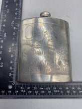 Lade das Bild in den Galerie-Viewer, Original Sheffield Pewter Hip Flask with Hunting Scenes on Both Sides
