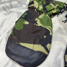 Lade das Bild in den Galerie-Viewer, Genuine British Army Woodland DPM Extreme Cold Inner Mitten Gloves - SMALL
