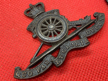 Load image into Gallery viewer, Original Queen&#39;s Crown British Army Officer&#39;s Royal Artillery Bronze Cap Badge
