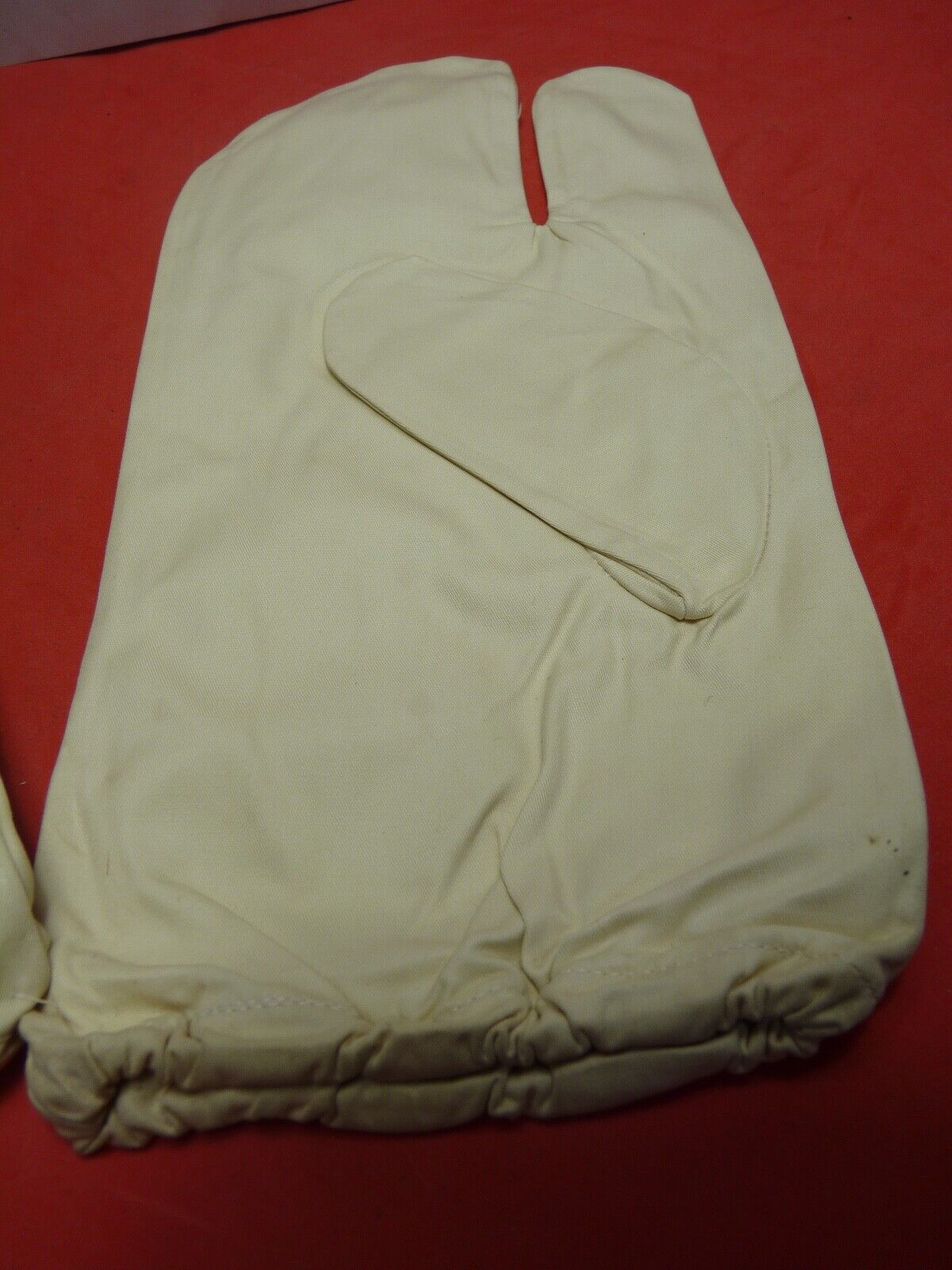 Original WW2 British Army Gunners Winter White Gloves - Dated 1941 - The Militaria Shop