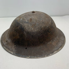 Lade das Bild in den Galerie-Viewer, Original British Army WW2 Combat Helmet
