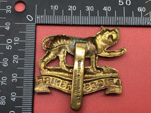 Lade das Bild in den Galerie-Viewer, Original WW2 British Army Leicestershire Regiment Cap Badge - Rare Maker
