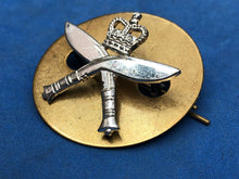 Lade das Bild in den Galerie-Viewer, Genuine British Army Royal Gurkha Rifles Cap Badge - Queen&#39;s Crown
