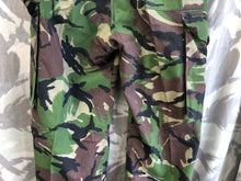 Load image into Gallery viewer, Size 75/72/88 - Vintage British Army DPM Lightweight Combat Trousers
