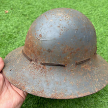 Charger l&#39;image dans la galerie, Original WW2 British Home Front Civillian Zuckerman Helmet &amp; Liner - 1941 Dated
