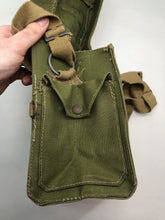 Charger l&#39;image dans la galerie, Original WW2 British Army Assault Lightwieght Gas Mask Bag
