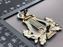 Charger l&#39;image dans la galerie, Original WW2 British Army Musicians / Bandsmans Cap Badge
