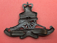 Charger l&#39;image dans la galerie, Original British Army Officers Bronze Royal Artillery Cap Badge
