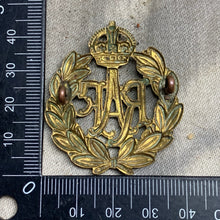 Load image into Gallery viewer, Original WW2 British Royal Air Force RAF Cap Badge
