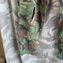 Charger l&#39;image dans la galerie, British Army DPM 1968 Pattern Camouflaged Combat Trousers - Size 30&quot; Waist
