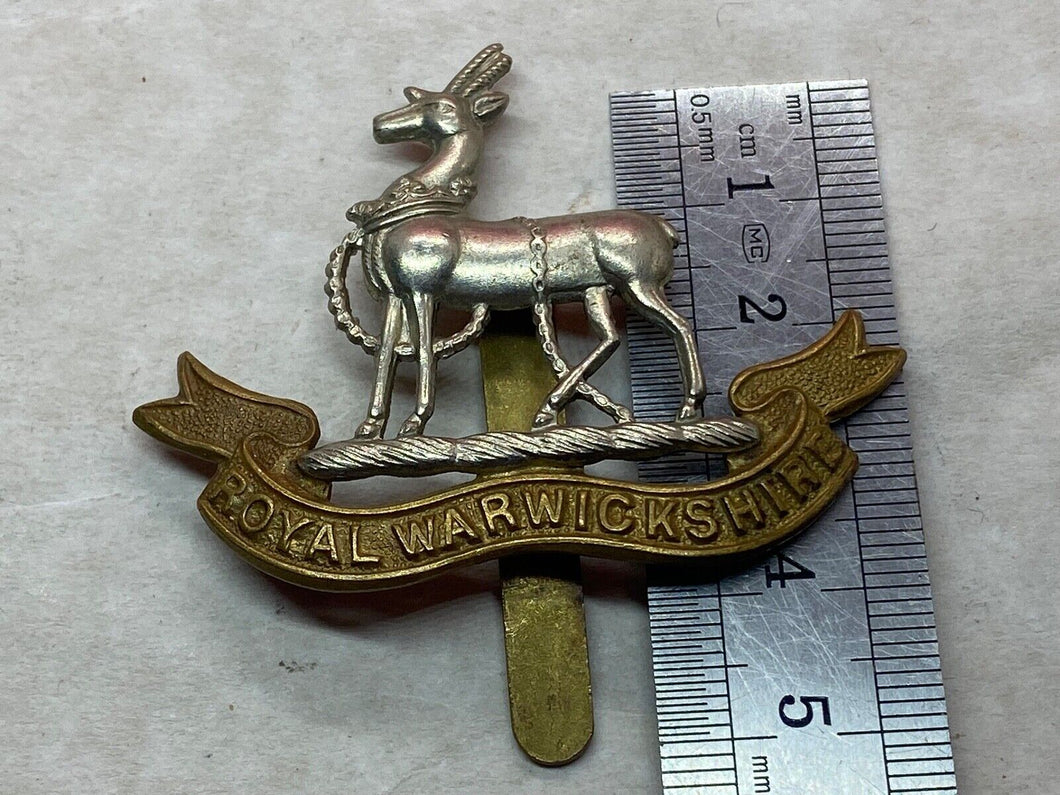 Original WW1 / WW2 British Army Royal Warwickshire Regiment Cap Badge