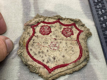 Lade das Bild in den Galerie-Viewer, Original British Blazer Badge - Unknown - University etc ?
