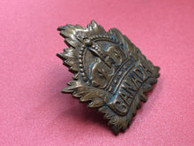 Load image into Gallery viewer, Original WW1/WW2 Canadian Army Canada General Service Cap Badge
