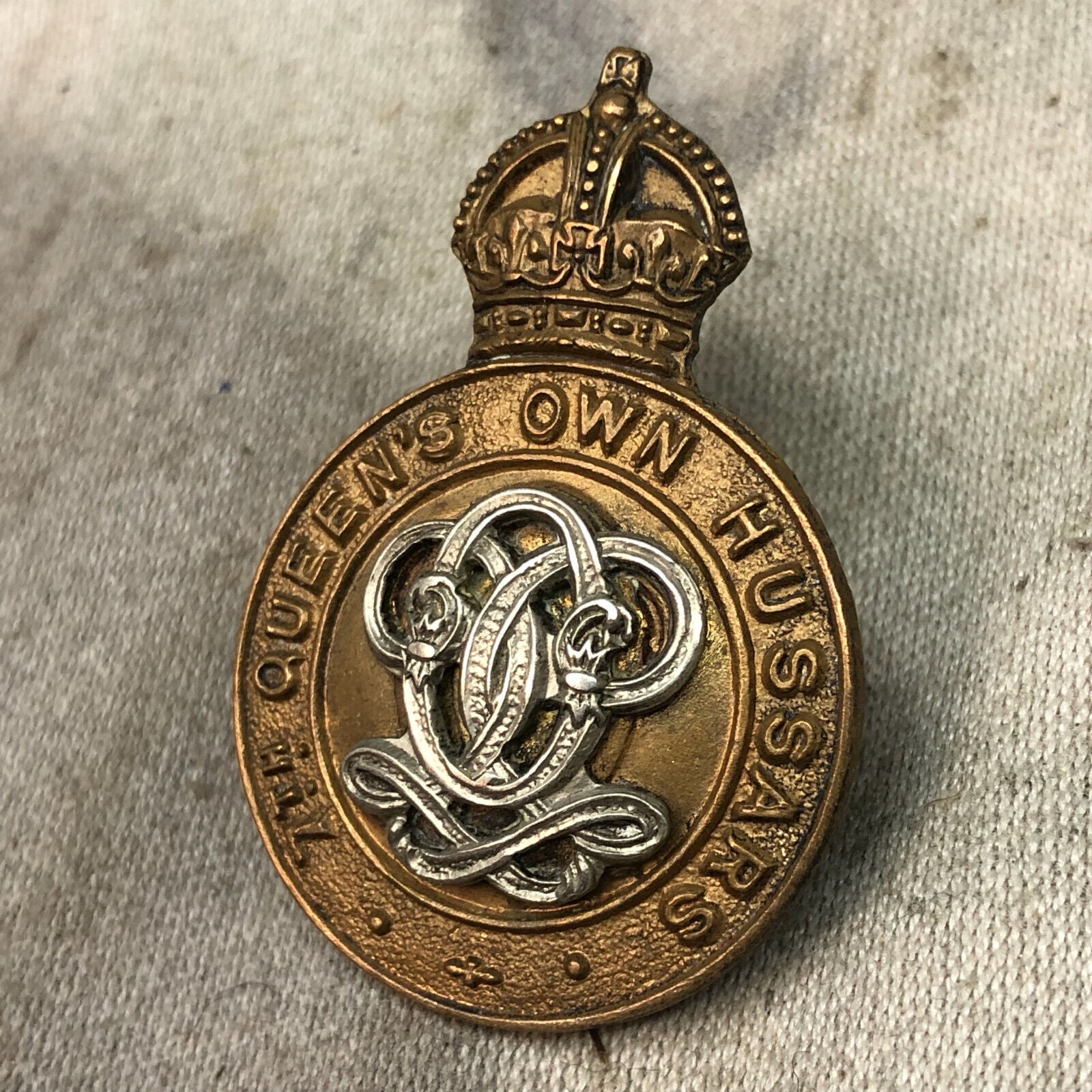 Original WW2 British Army 7th Queen's Own Hussars Cap Badge - The Militaria Shop
