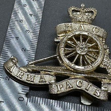 Load image into Gallery viewer, Hounourable Artillery Company Royal Artillery - Genuine British Army Cap Badge
