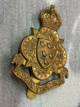 Charger l&#39;image dans la galerie, Original WW1 British Army Sussex Yeomanry Regiment Cap Badge
