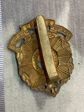 Charger l&#39;image dans la galerie, Original WW1 British ArmyTenth London Hackney Regiment Cap Badge
