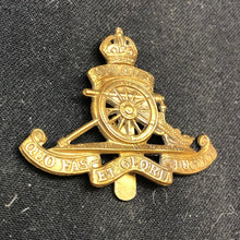 Load image into Gallery viewer, Original WW2 British Army Cap Badge - Royal Artillery - The Militaria Shop
