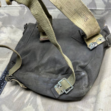 Lade das Bild in den Galerie-Viewer, Original WW2 British Army / RAF 37 Pattern Webbing Small Pack &amp; L Straps Set
