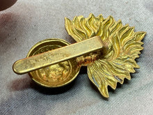 Charger l&#39;image dans la galerie, Original WW1 / WW2 British Army Royal Fusiliers City of London Cap Badge
