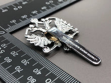 Charger l&#39;image dans la galerie, Genuine British Army Queen&#39;s Dragoon Guards Anodised (Staybrite) Cap Badge
