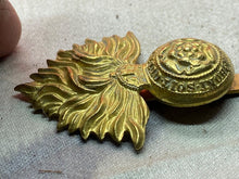 Load image into Gallery viewer, Original WW1 / WW2 British Army Royal Fusiliers City of London Cap Badge
