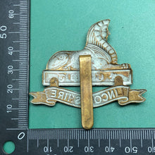 Load image into Gallery viewer, Original WW2 British Army Cap Badge - The Lincolnshire Regiment
