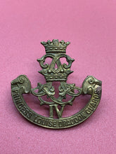 Charger l&#39;image dans la galerie, Original WW2 Canadian Army 4th Princess Louise Dragoon Guards Cap Badge
