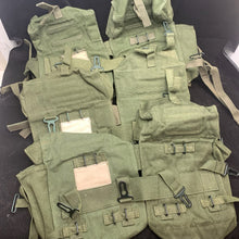 Charger l&#39;image dans la galerie, Genuine British Army 58 Pattern Webbing Kidney Pouch Set - Good Condition
