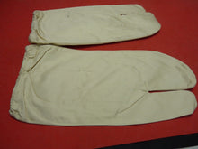 Load image into Gallery viewer, Original WW2 British Army Gunners Winter White Gloves - Dated 1941
