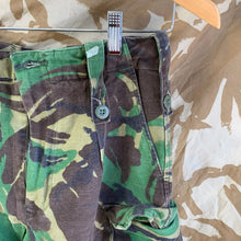 Charger l&#39;image dans la galerie, British Army DPM Camouflaged Temperate Trousers - 75/76/92 - Vintage Clothing
