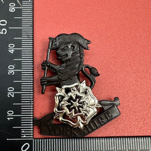 Charger l&#39;image dans la galerie, Genuine Yorkshire Regiment Beret Cap Badge - New Old Stock!
