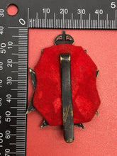 Lade das Bild in den Galerie-Viewer, Original WW2 British Army Kings Crown Cap Badge - The Kings Royal Rifle Corps
