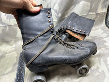 Lade das Bild in den Galerie-Viewer, Genuine Vintage Roller Skates
