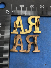 Load image into Gallery viewer, Original WW1 / WW2 British Army Royal Artillery RA Brass Shoulder Titles Pair
