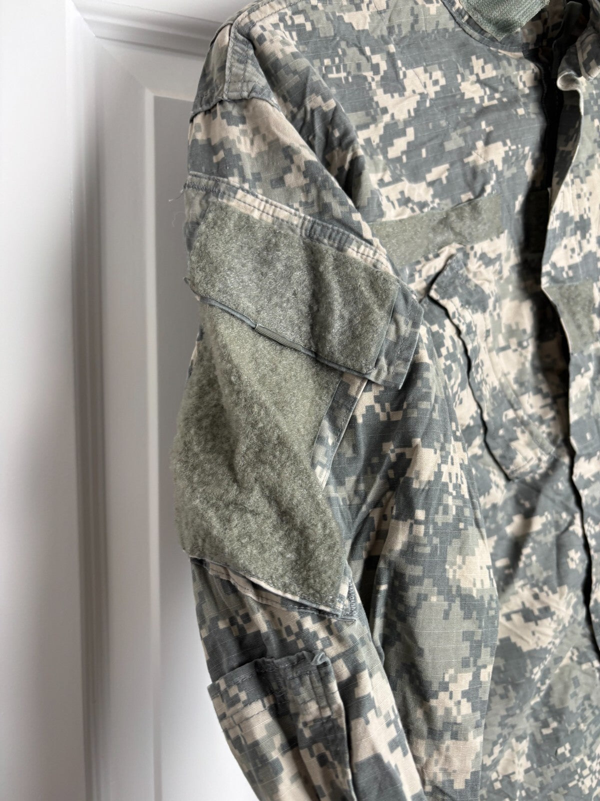 Surplus US Army ACU Combat Uniform Jacket-Small-Regular - The Militaria Shop