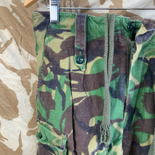 Lade das Bild in den Galerie-Viewer, Britische Armee DPM Camouflage Hose für gemäßigte Temperaturen - 75/80/96 - Vintage Kleidung
