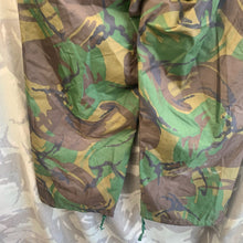 Lade das Bild in den Galerie-Viewer, Genuine British Army DPM Camouflaged Rain Trousers Waterproof PVC - Size 70/80
