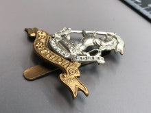 Lade das Bild in den Galerie-Viewer, Original WW2 The West Riding Regiment Cap Badge
