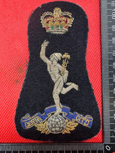 Charger l&#39;image dans la galerie, British Army Bullion Embroidered Blazer Badge - Signal Corps
