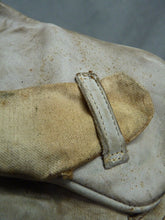 Load image into Gallery viewer, Original WW2 Pattern British Army White Camouflaged Gloves / Gunners Mittens
