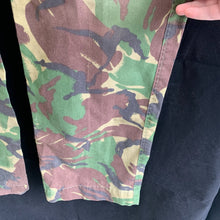 Lade das Bild in den Galerie-Viewer, Genuine British Army DPM Camouflaged Combat Trousers Lightweight - Size 80/72/88
