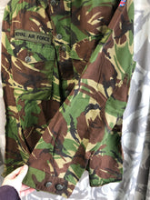 Load image into Gallery viewer, Size 190/104 - Vintage British Army DPM Lightweight Combat Jacket Smock
