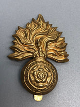 Load image into Gallery viewer, Original WW2 The Royal Fusiliers Cap Badge
