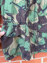 Charger l&#39;image dans la galerie, Original British Army 1968 Pattern Combat Smock Jacket - 34&quot; Chest - Unusual
