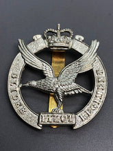 Charger l&#39;image dans la galerie, Genuine British RAF Glider Pilot Regiment Cap Badge
