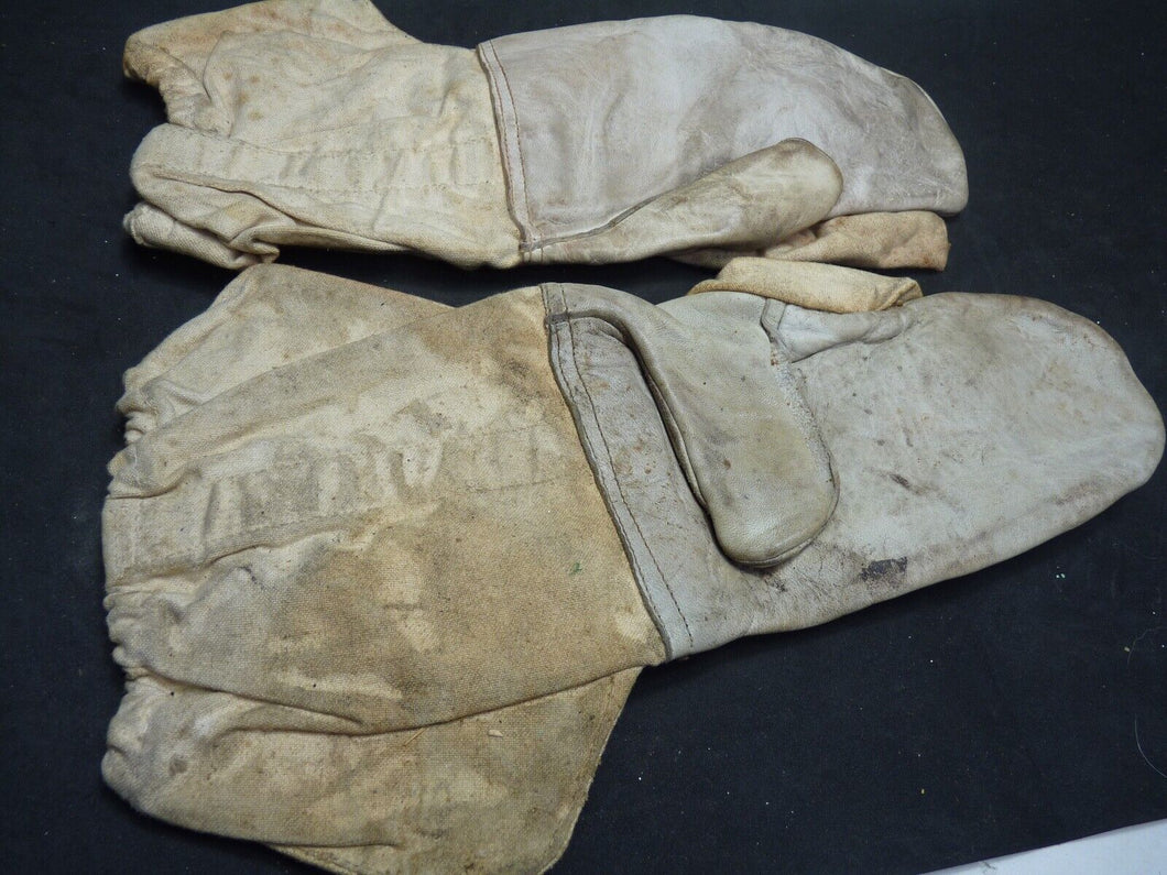 Original WW2 Pattern British Army White Camouflaged Gloves / Gunners Mittens