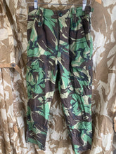 Lade das Bild in den Galerie-Viewer, Early Original British Army Jungle DPM Camouflaged Combat Trousers - 76/80/96
